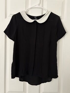 black blouse with white collar